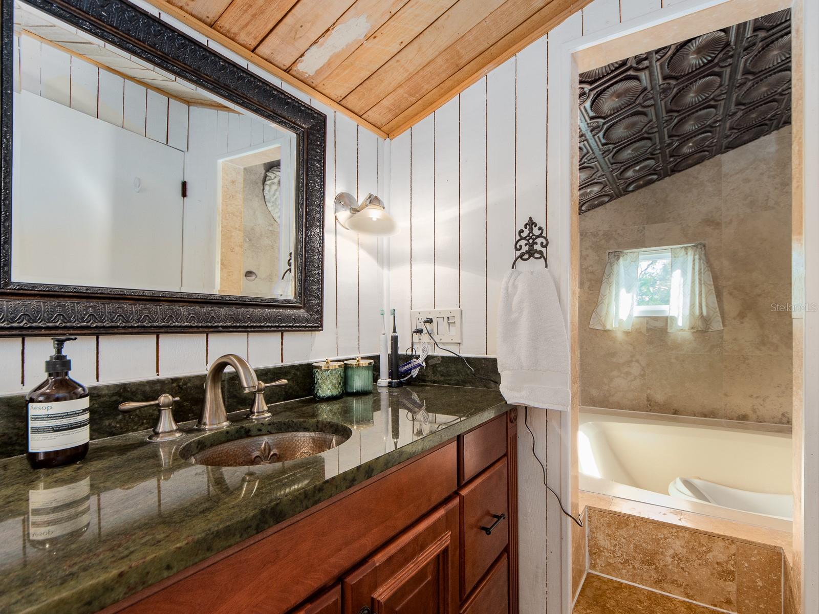 Image 36 of 70 For 945 11th Street N