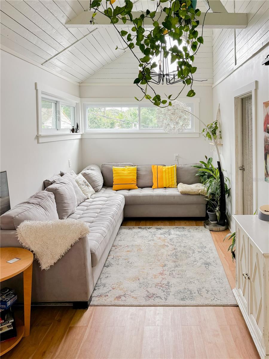 Image 48 of 70 For 945 11th Street N