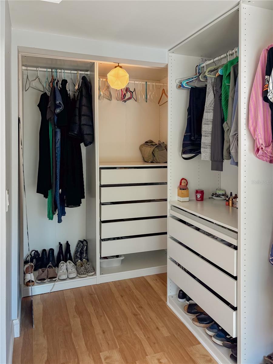 Image 56 of 70 For 945 11th Street N