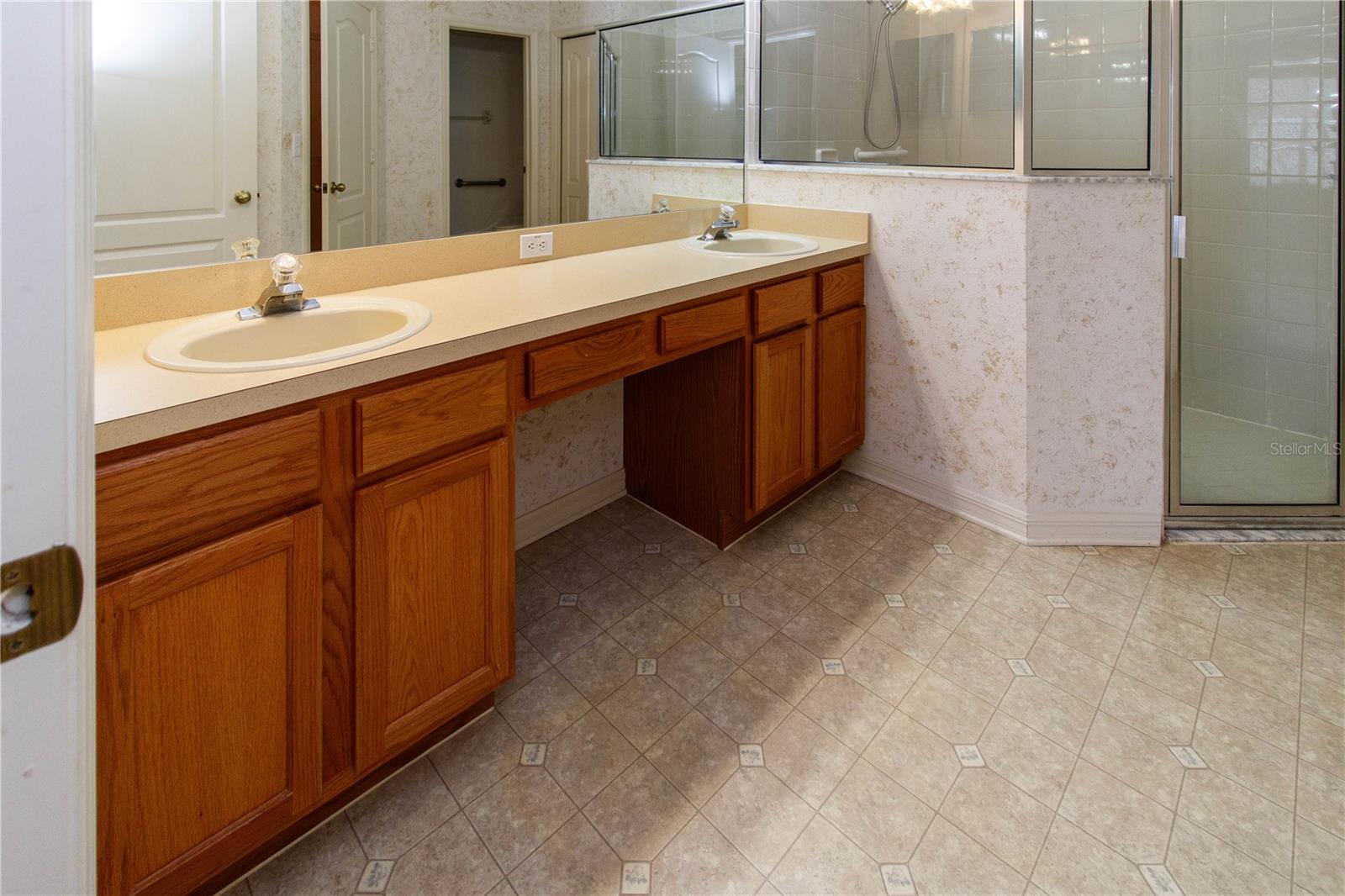 Image 24 of 35 For 1747 Ravenridge Street