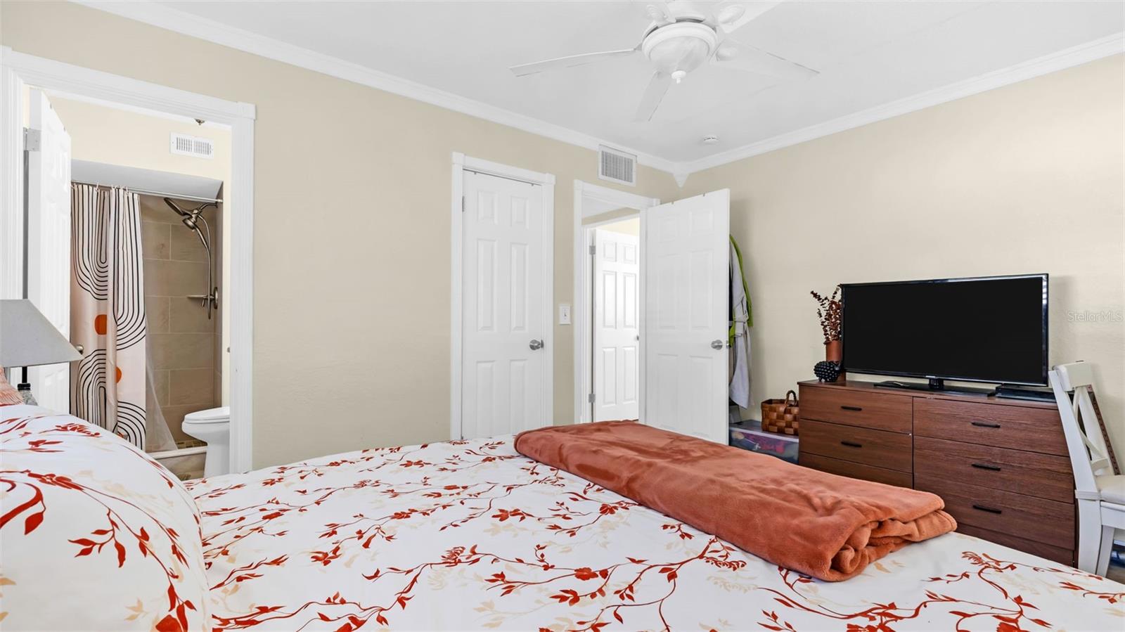 Image 32 of 44 For 7063 Shore Drive S