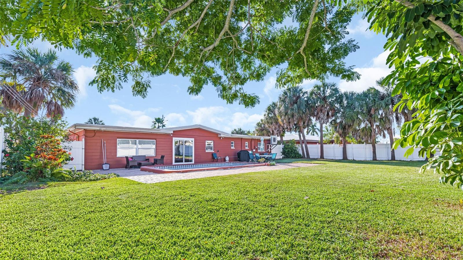 Image 37 of 44 For 7063 Shore Drive S