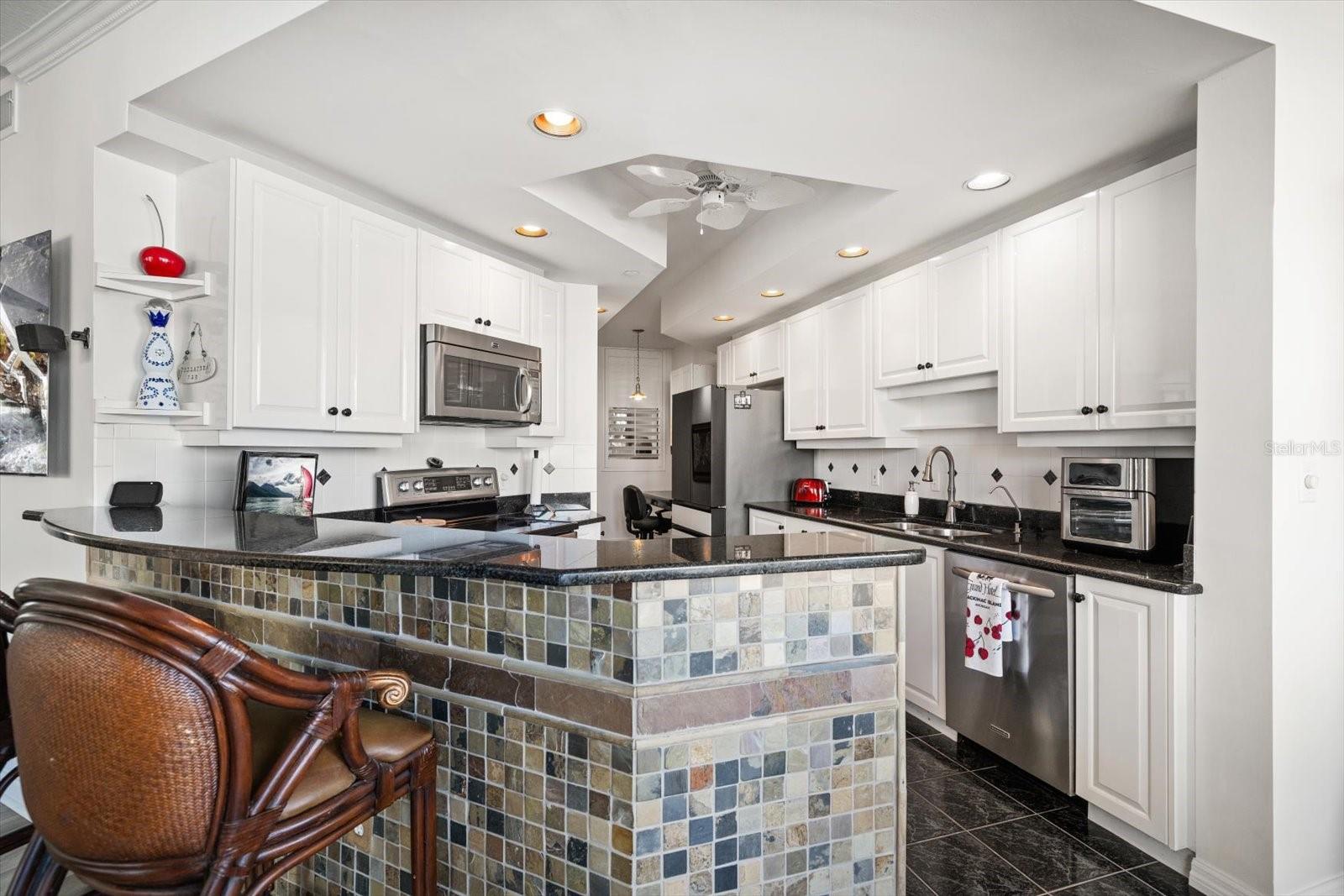 Image 20 of 52 For 2 Seaside Lane 201