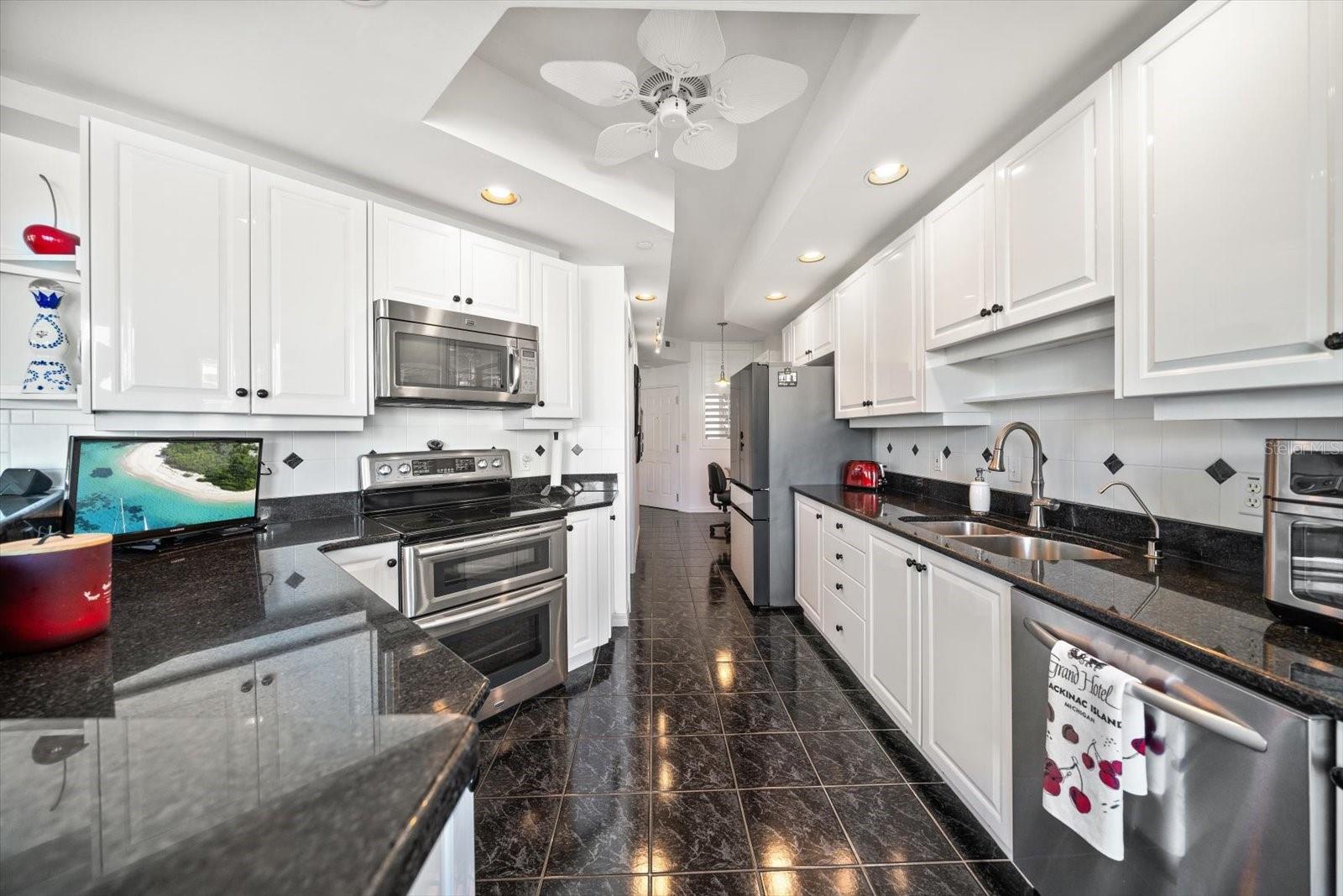 Image 21 of 52 For 2 Seaside Lane 201