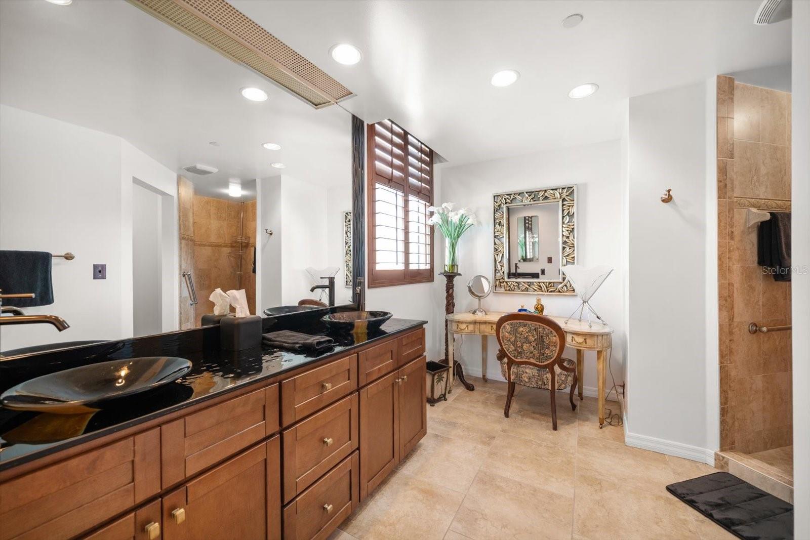 Image 26 of 52 For 2 Seaside Lane 201