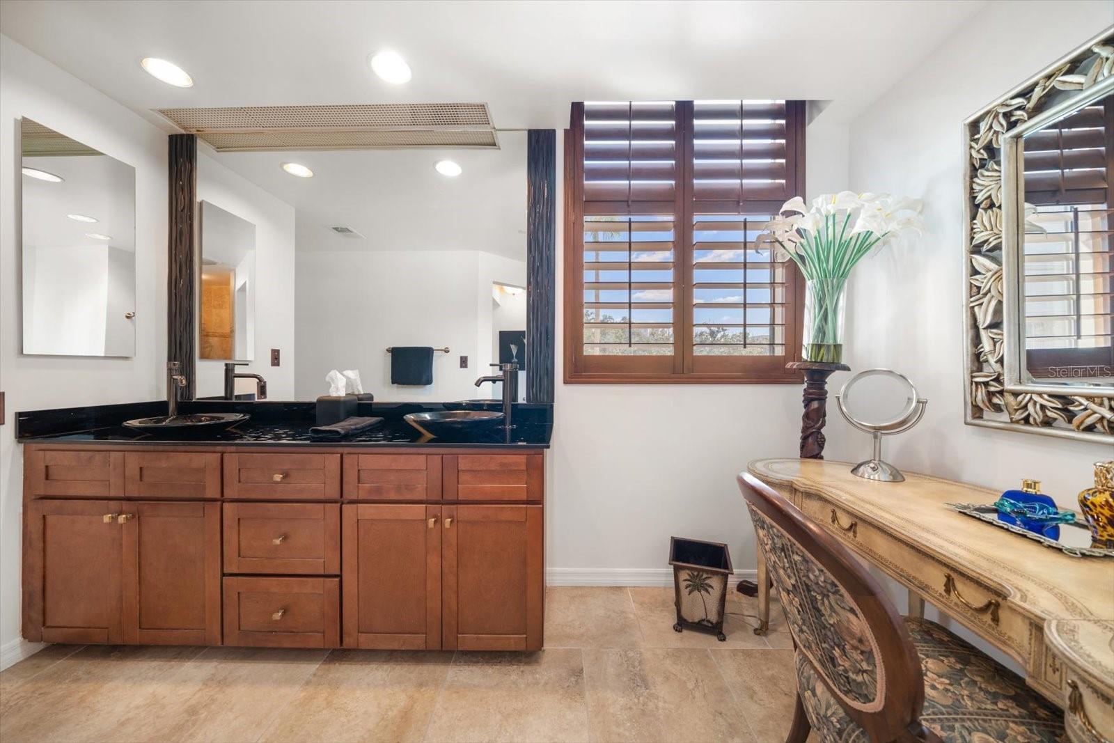 Image 27 of 52 For 2 Seaside Lane 201