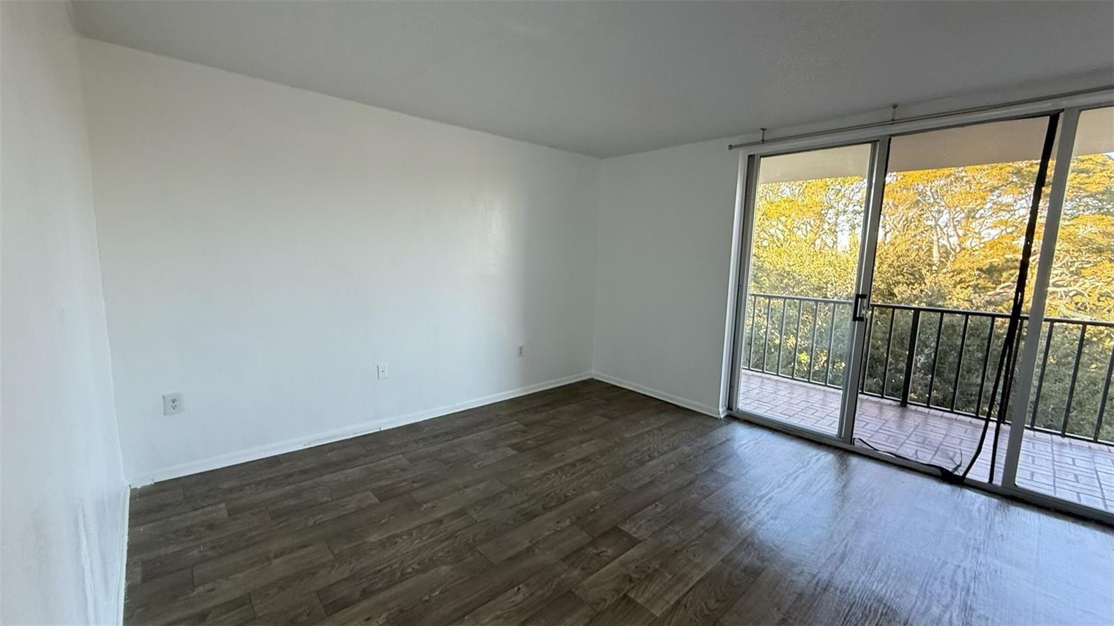 Image 6 of 13 For 2699 Seville Boulevard 607