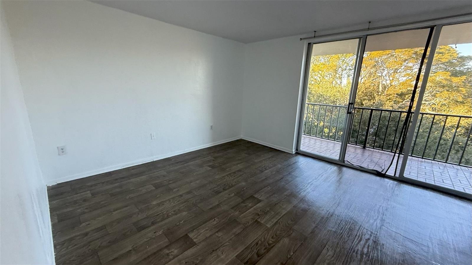 Image 7 of 13 For 2699 Seville Boulevard 607