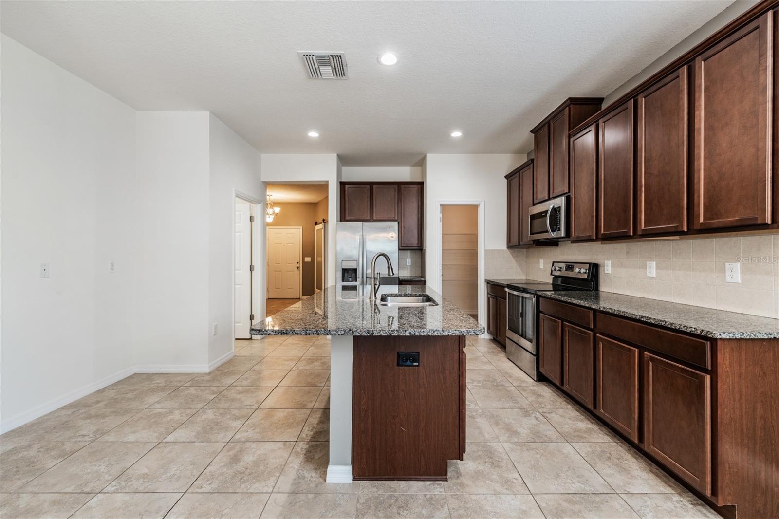 Image 4 of 41 For 1570 Fox Grape Loop