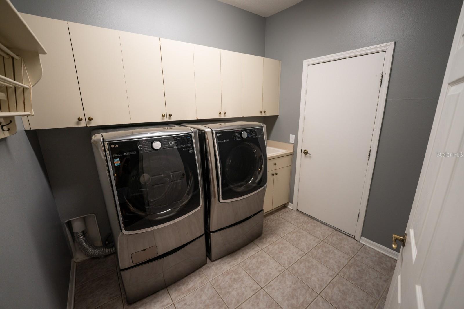 Image 29 of 43 For 17933 Bahama Isle Circle