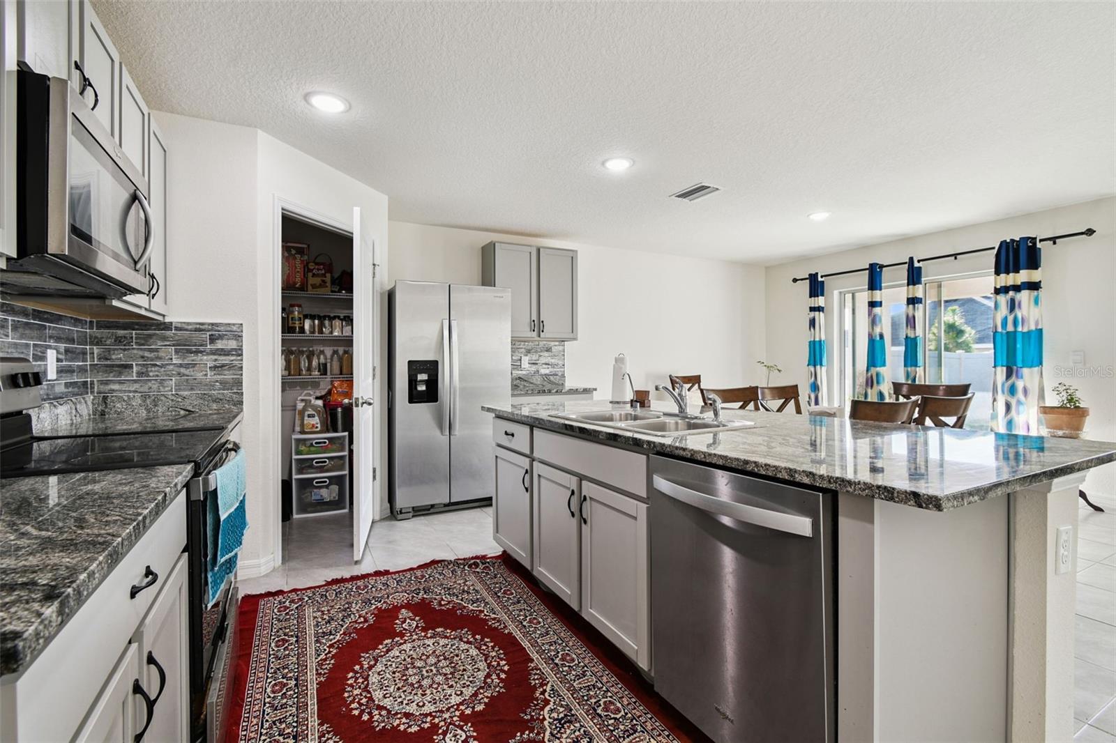 Listing photo id 9 for 9210 Sapphire Creek Place