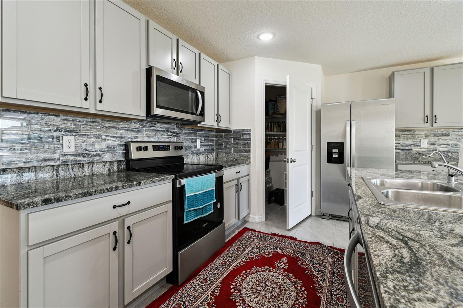 Listing photo id 10 for 9210 Sapphire Creek Place