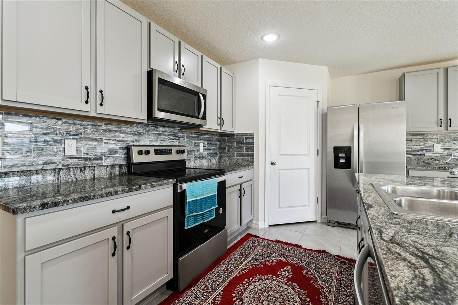 Listing photo id 12 for 9210 Sapphire Creek Place