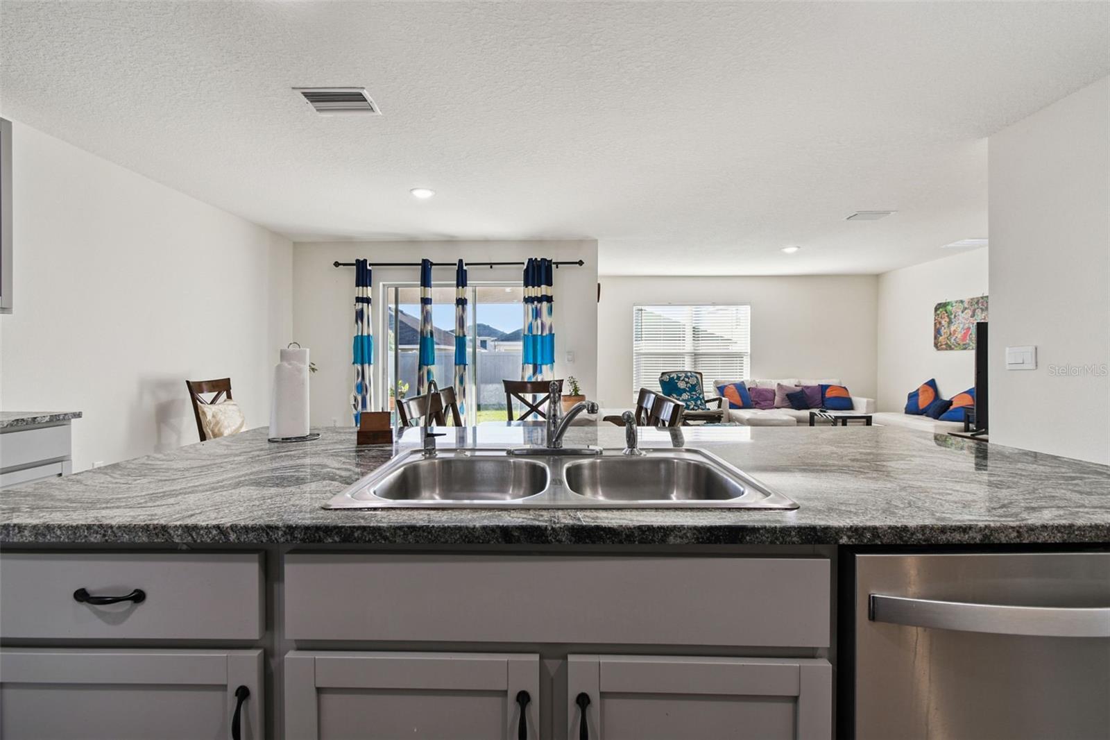 Listing photo id 13 for 9210 Sapphire Creek Place