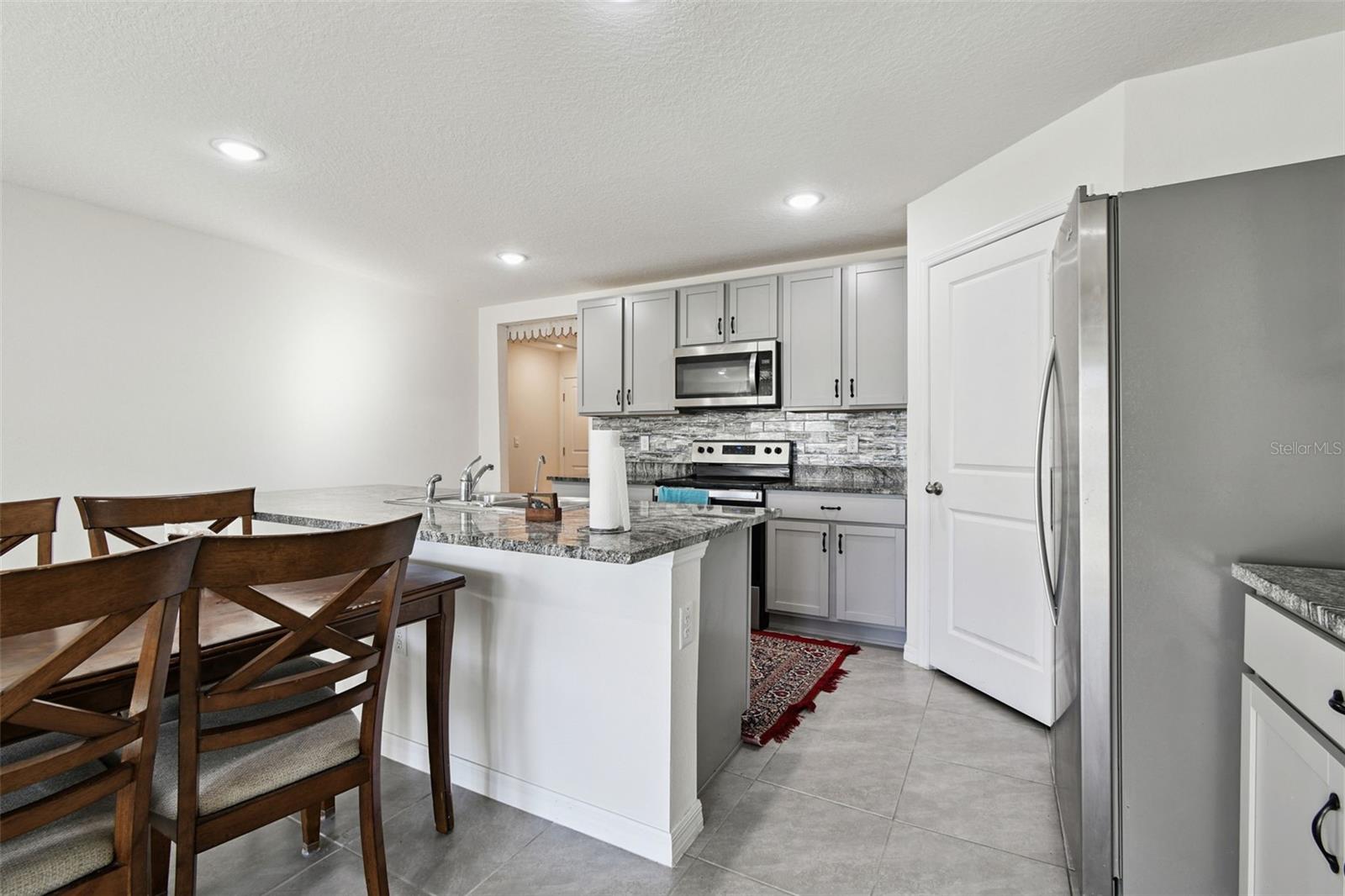 Listing photo id 16 for 9210 Sapphire Creek Place