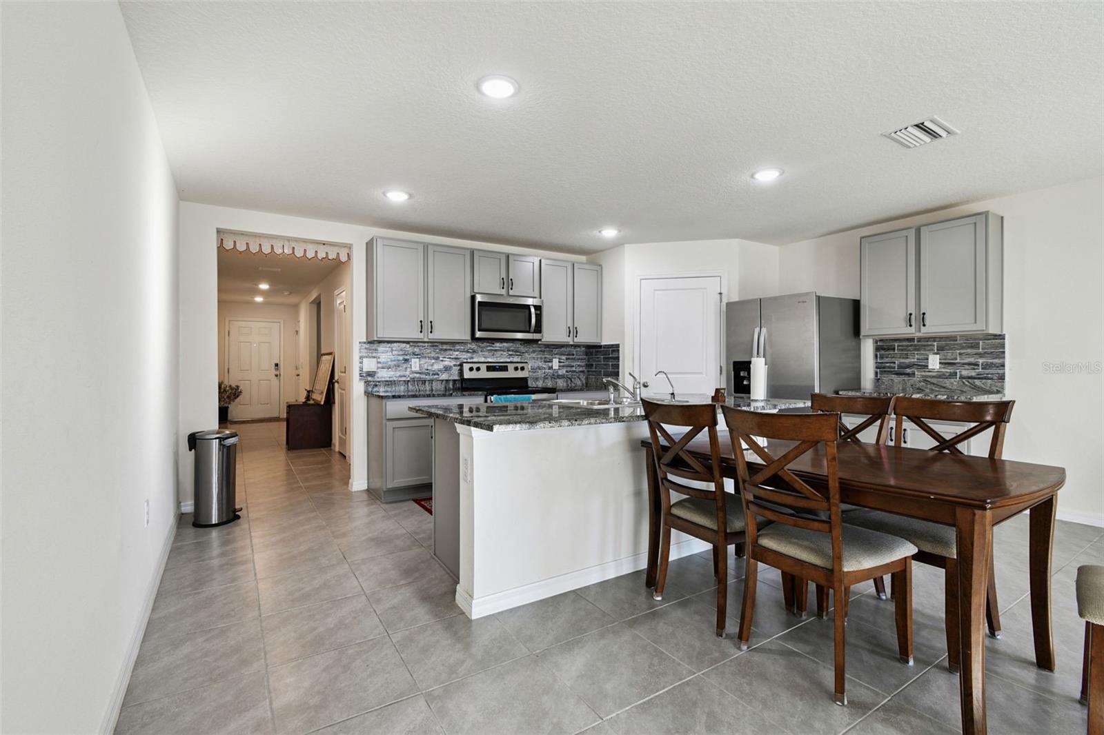 Listing photo id 17 for 9210 Sapphire Creek Place