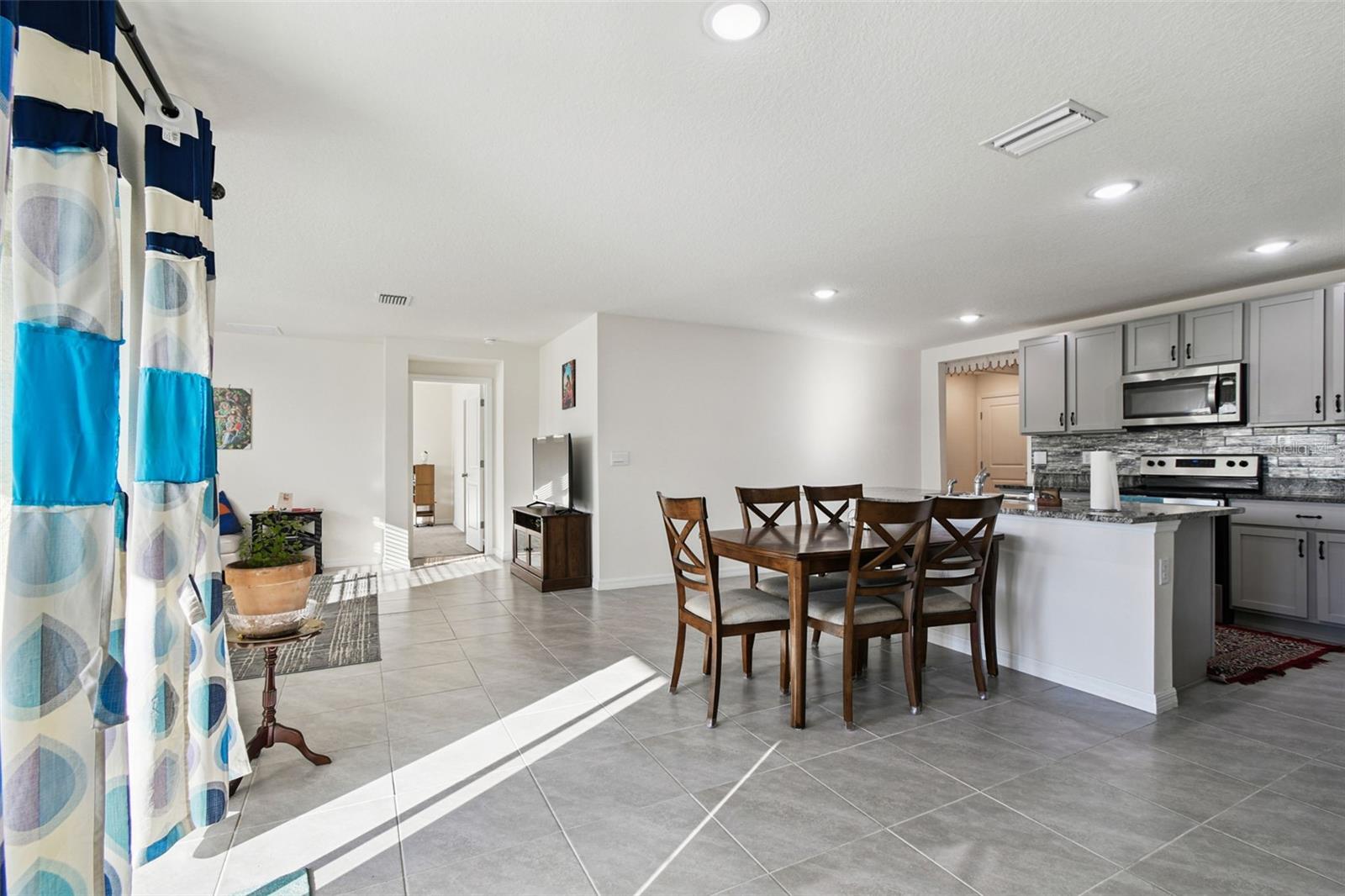 Listing photo id 20 for 9210 Sapphire Creek Place