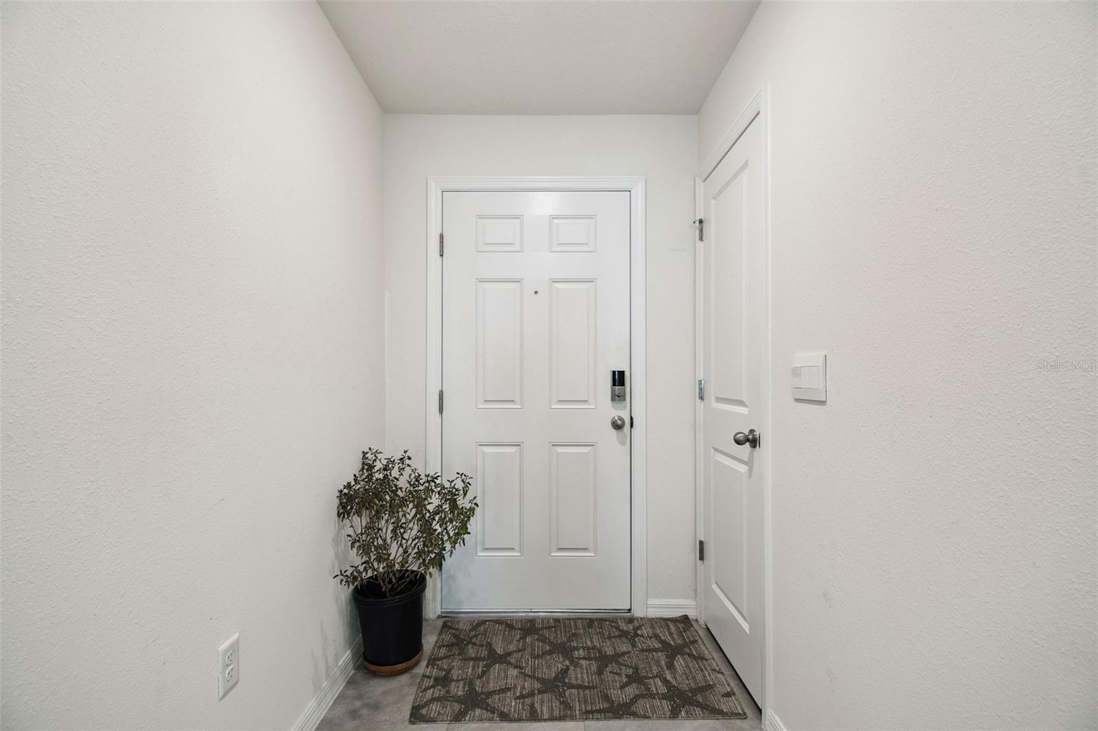 Listing photo id 7 for 9210 Sapphire Creek Place