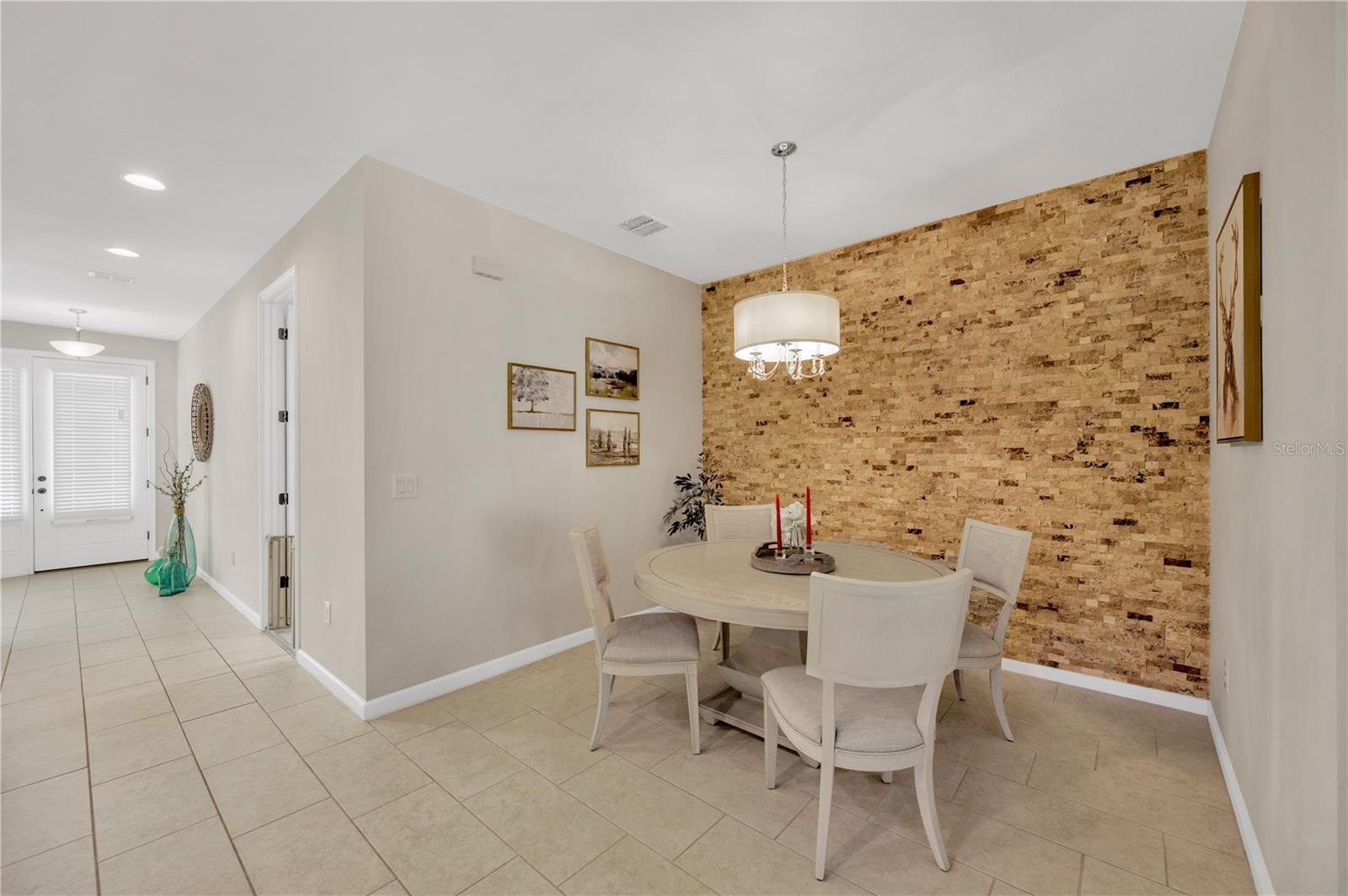 Listing photo id 15 for 2608 Valley Sunset Lane