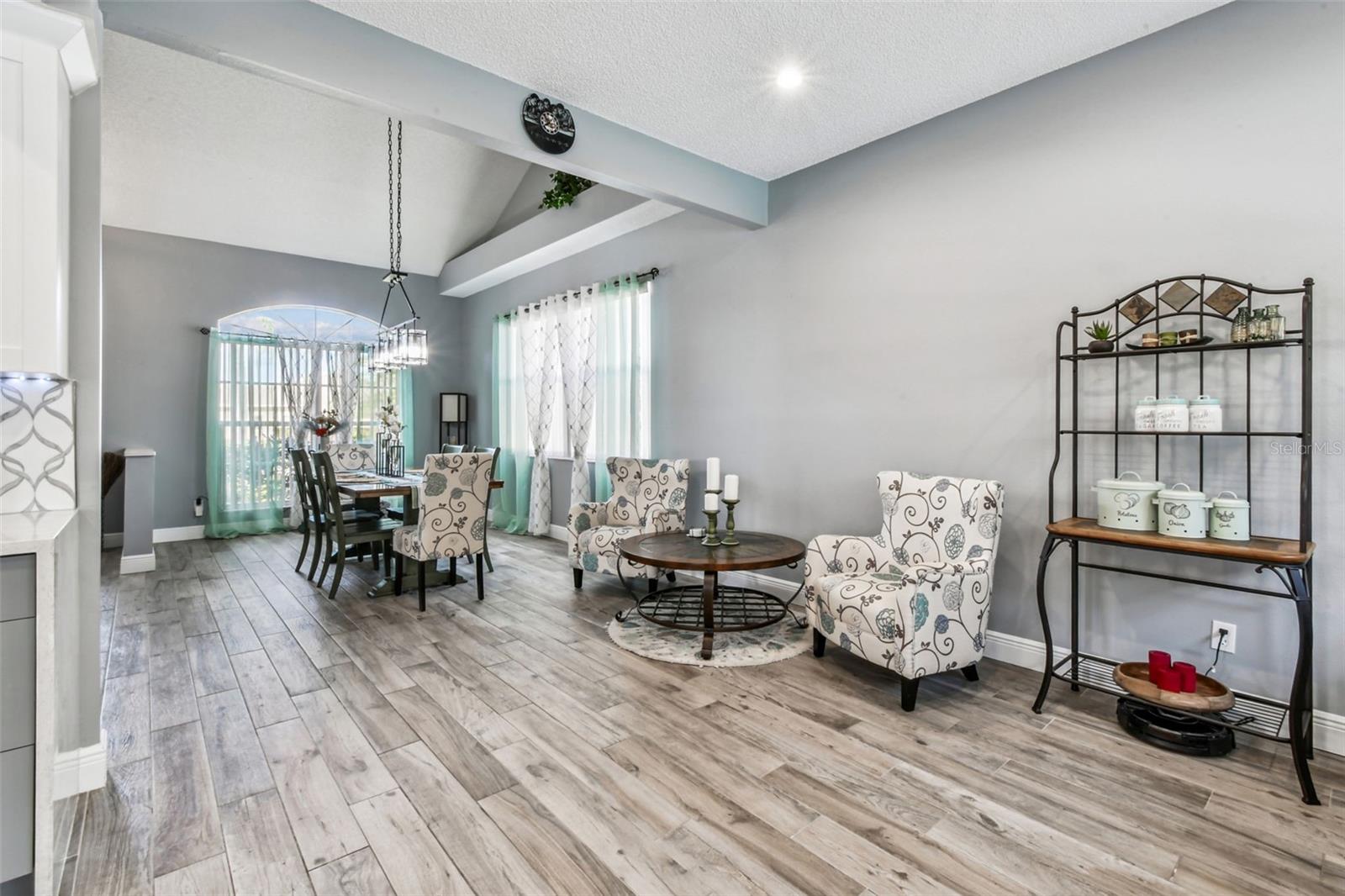 Listing photo id 8 for 1119 Fox Chapel Drive