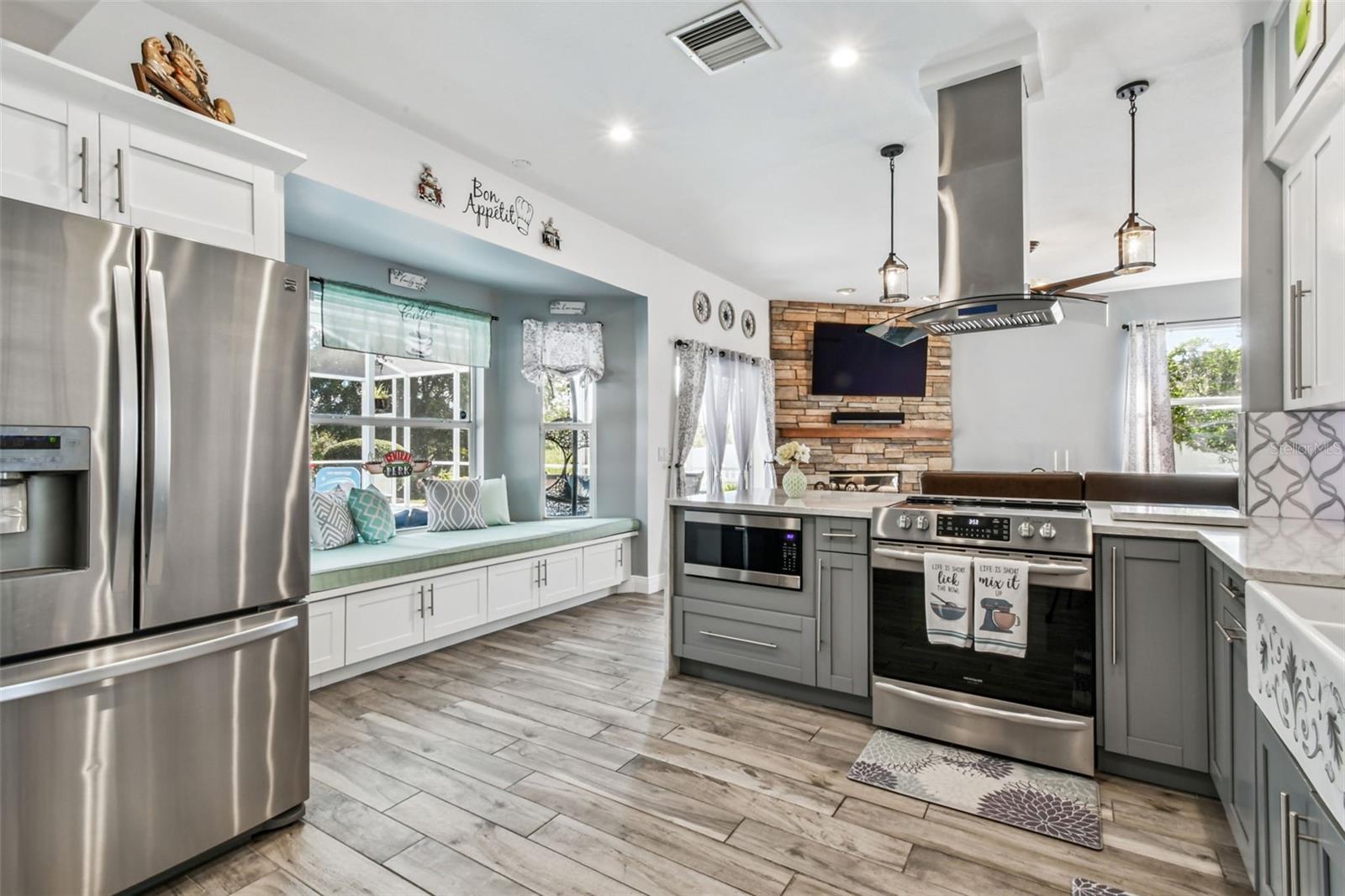 Listing photo id 10 for 1119 Fox Chapel Drive