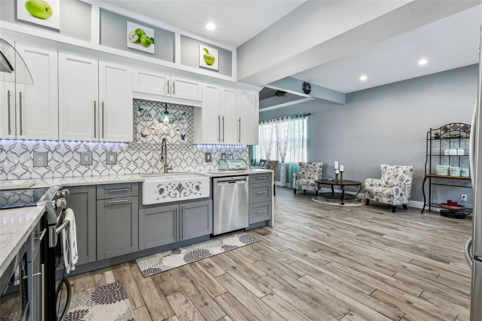 Listing photo id 12 for 1119 Fox Chapel Drive