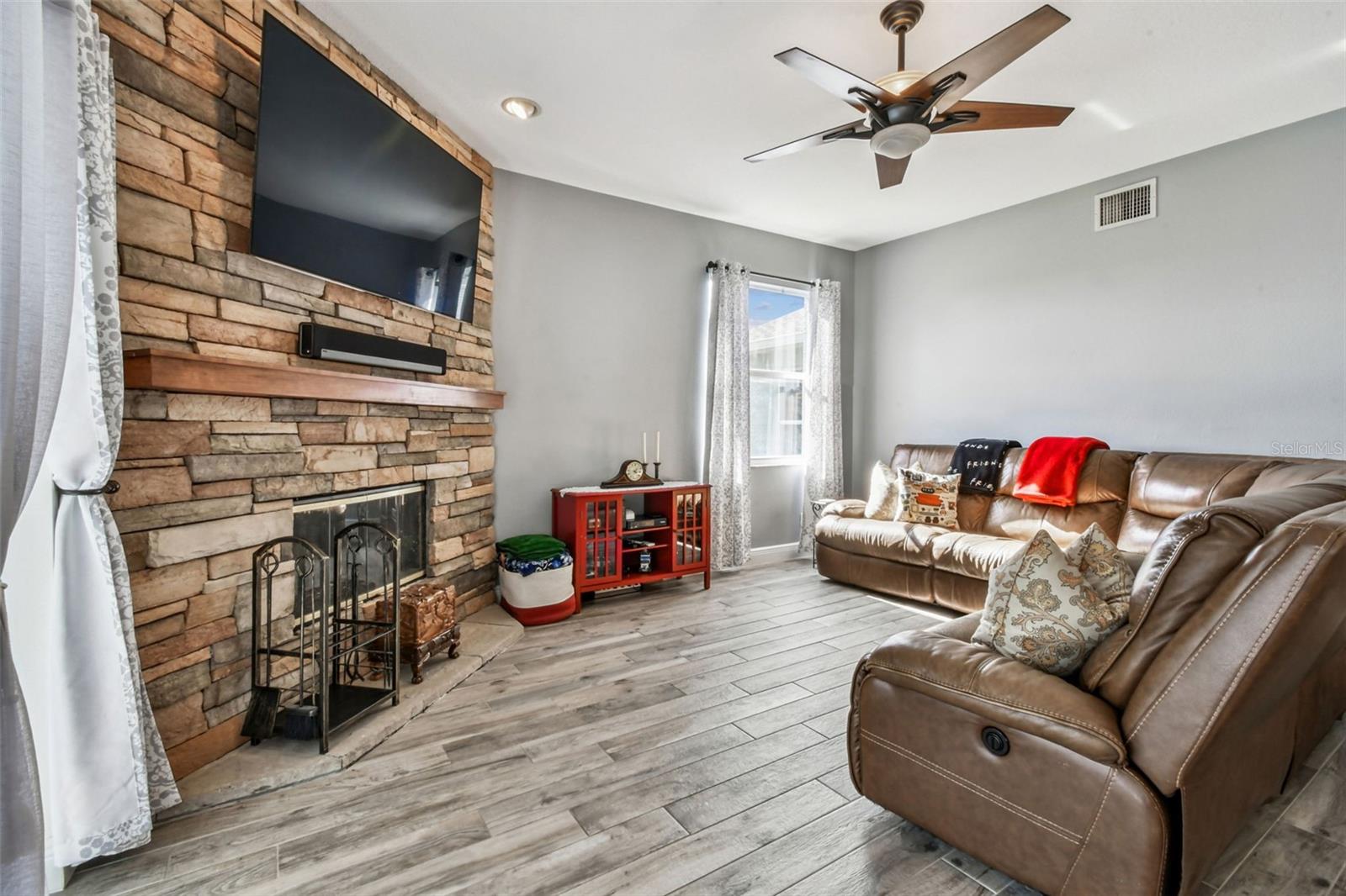 Listing photo id 18 for 1119 Fox Chapel Drive