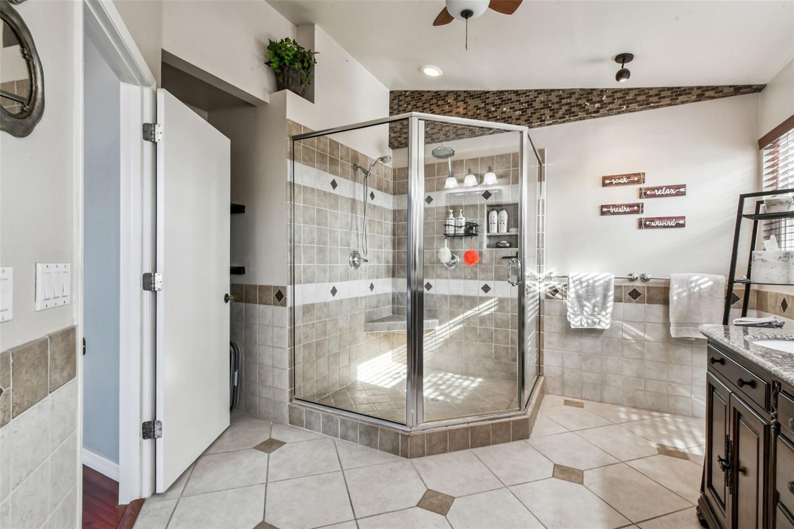 Listing photo id 35 for 1119 Fox Chapel Drive