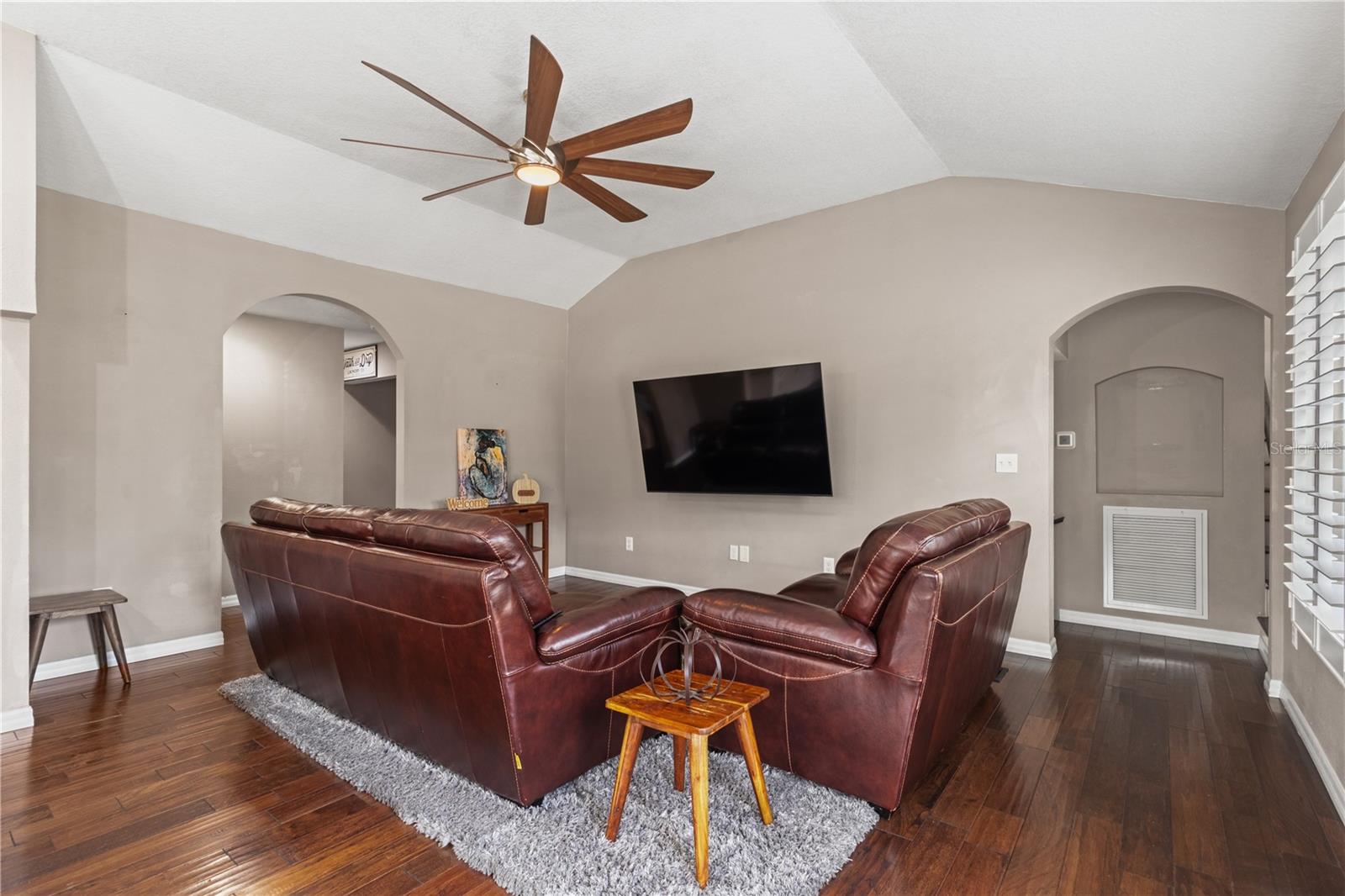 Listing photo id 9 for 7832 Solar Place