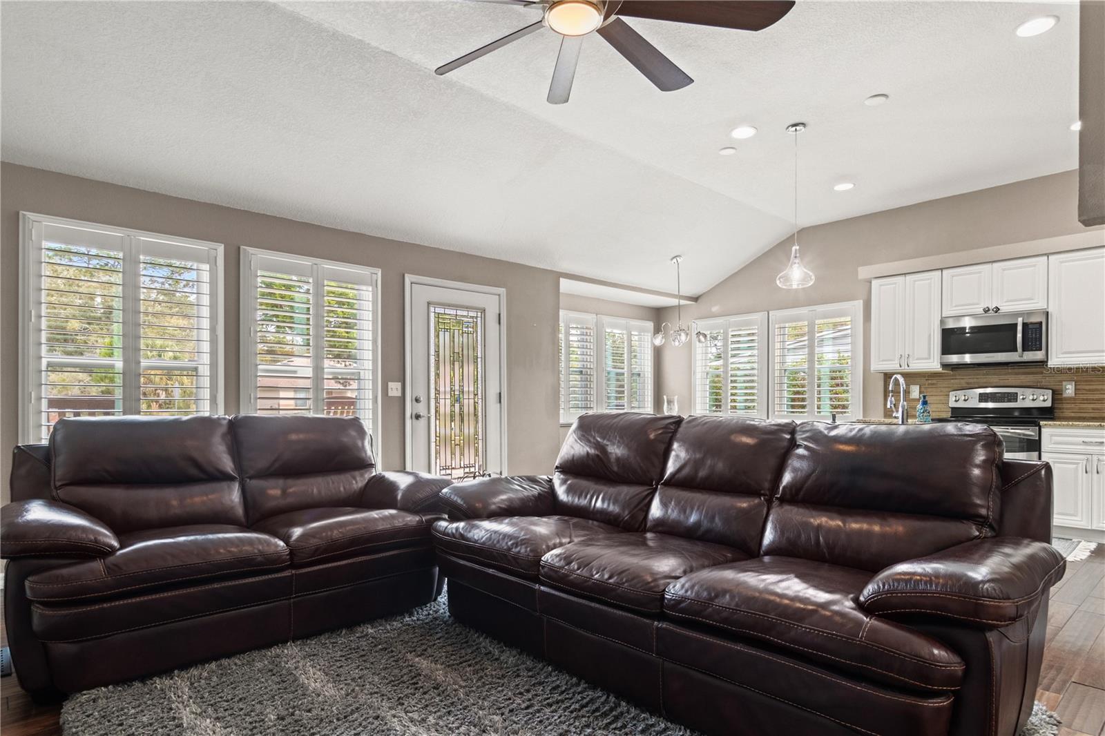 Listing photo id 10 for 7832 Solar Place