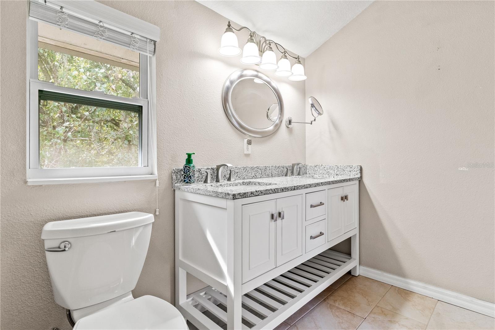 Listing photo id 25 for 7832 Solar Place