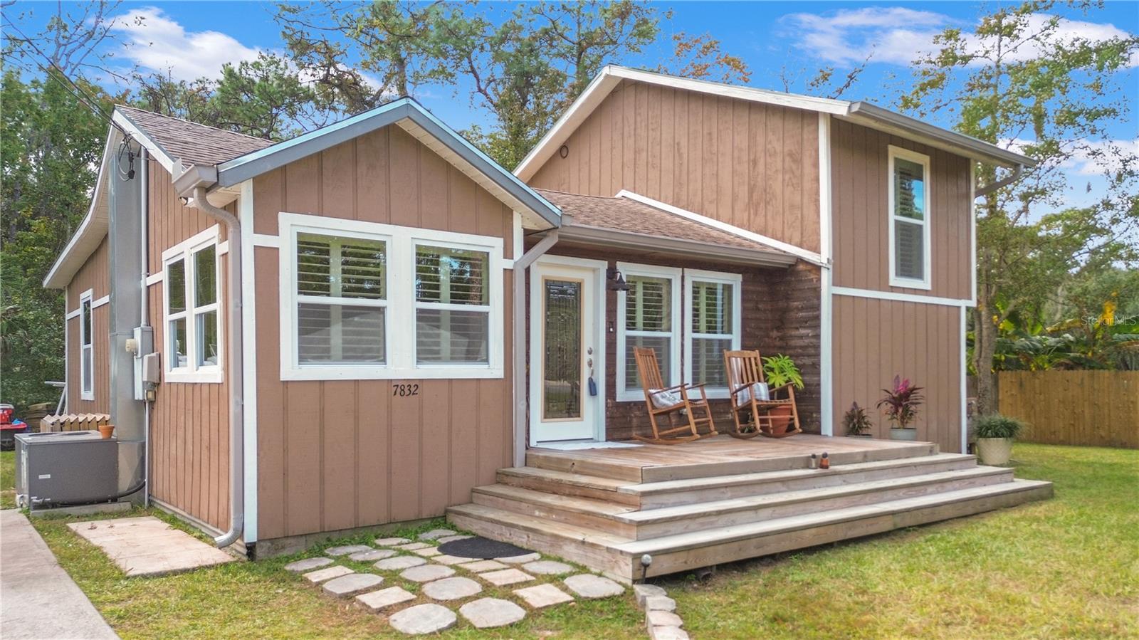 Listing photo id 1 for 7832 Solar Place