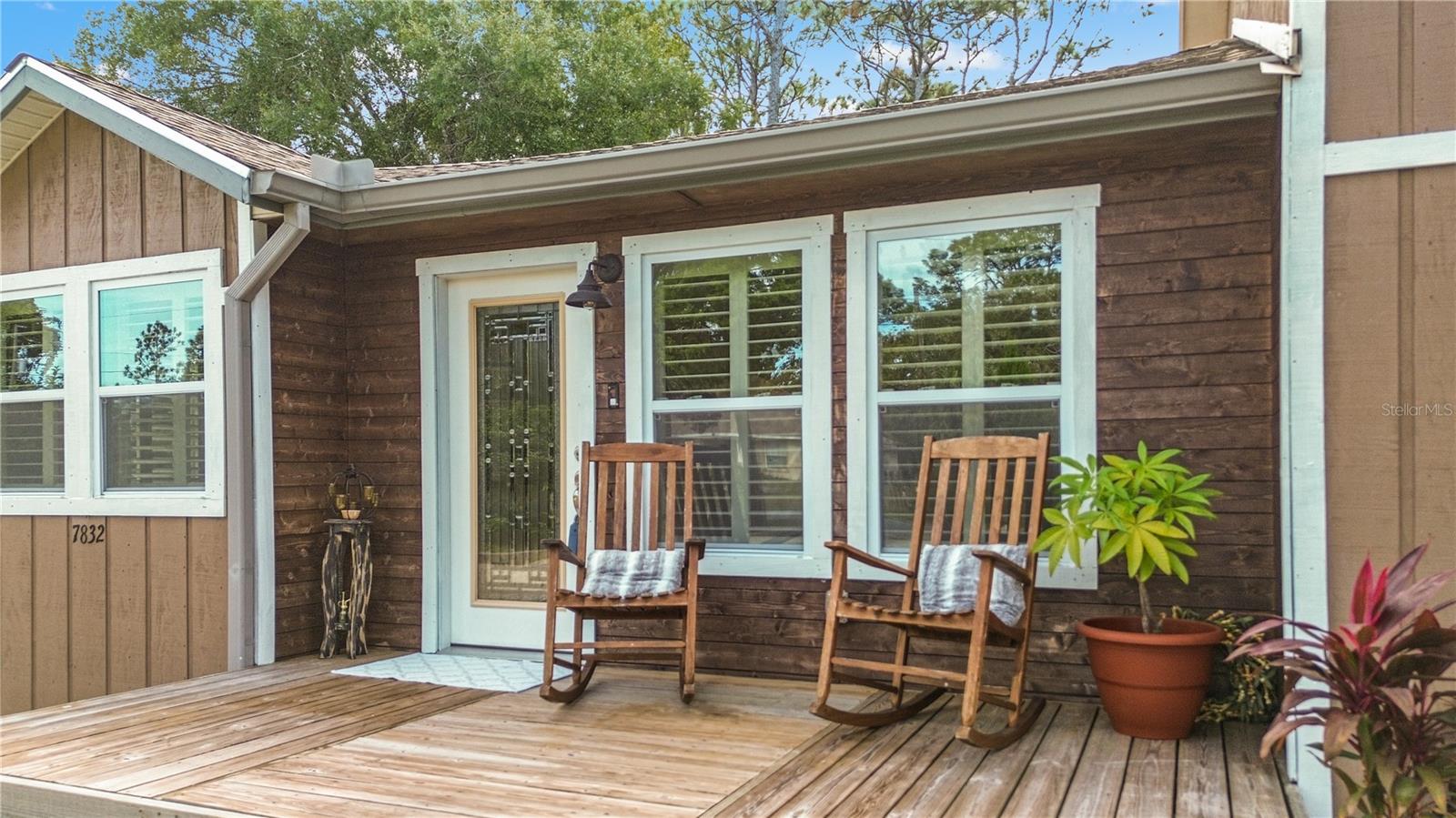 Listing photo id 2 for 7832 Solar Place