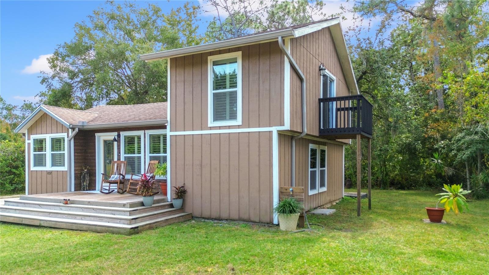 Listing photo id 3 for 7832 Solar Place