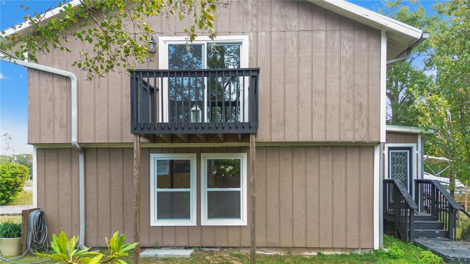 Listing photo id 4 for 7832 Solar Place