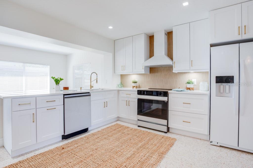 Image 17 of 44 For 272 79th Avenue Ne