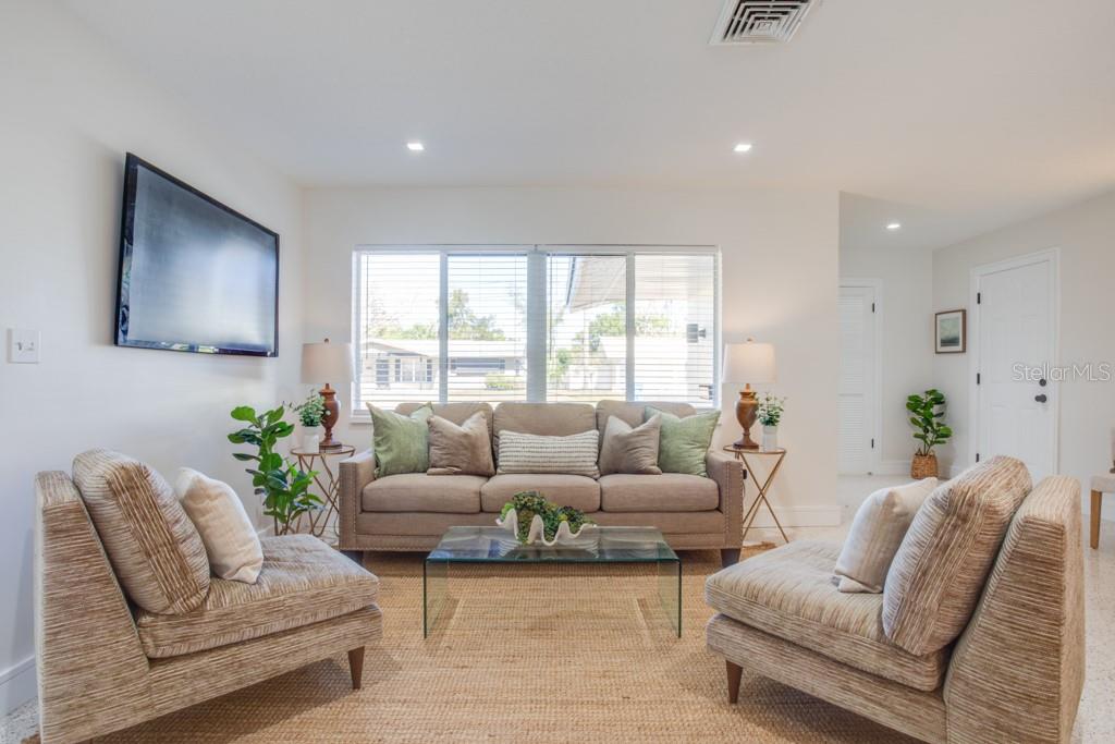 Image 9 of 44 For 272 79th Avenue Ne