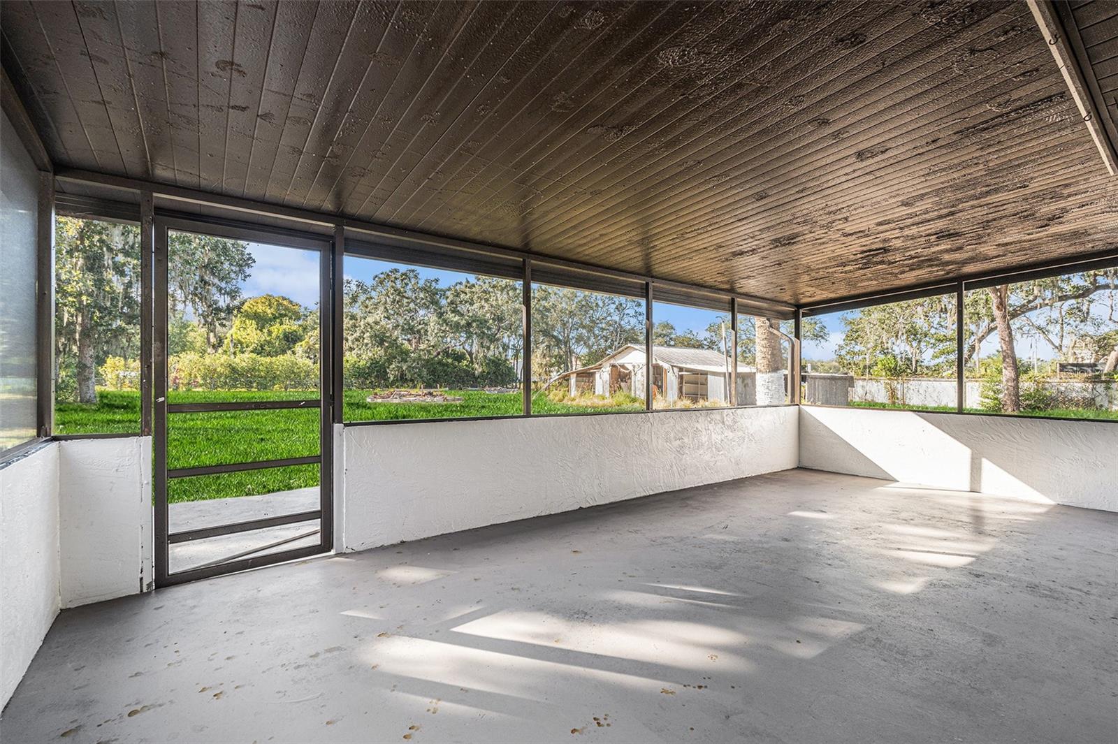 Image 23 of 29 For 18911 Furman Drive