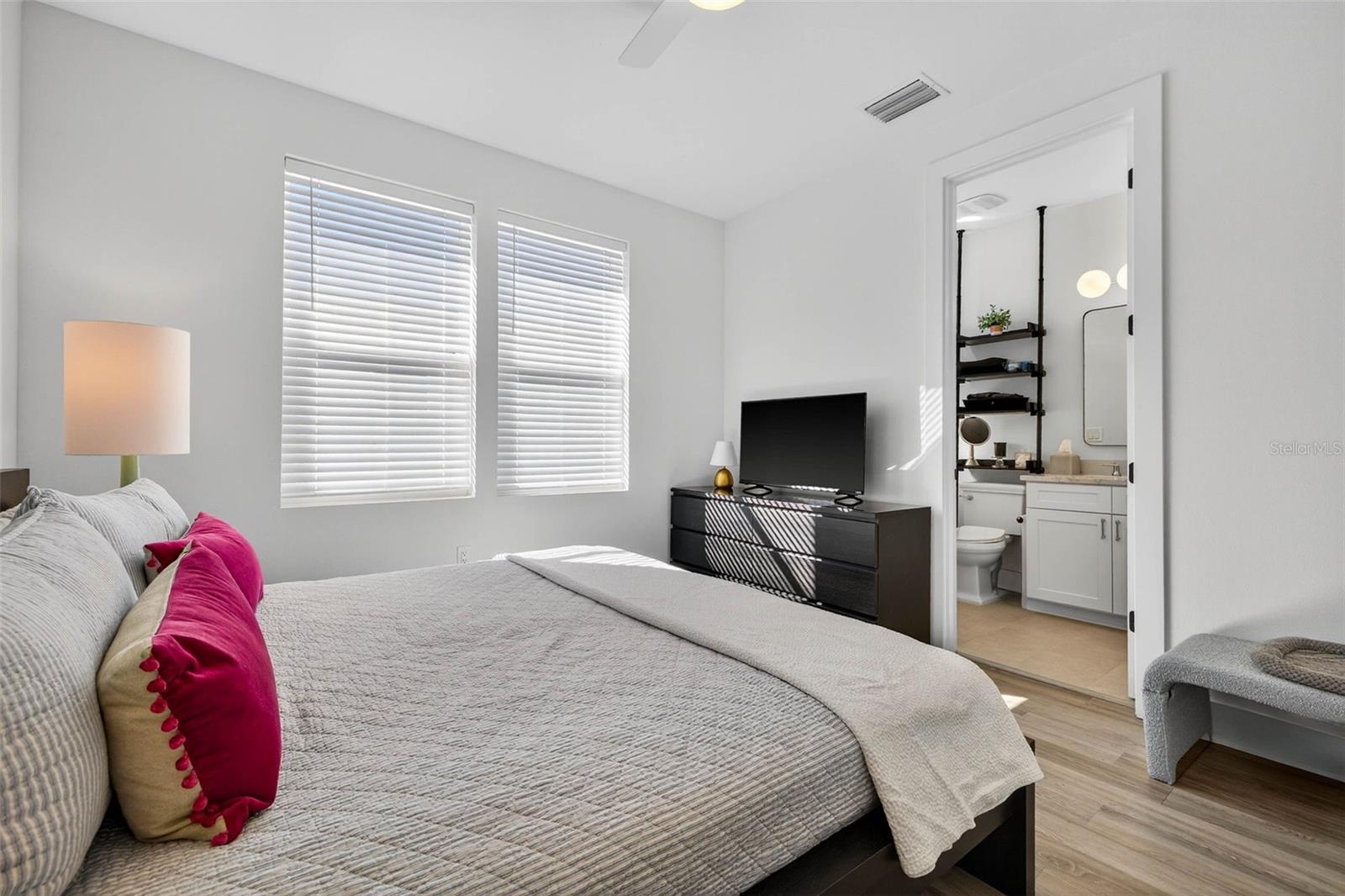 Image 32 of 51 For 29 29th Street N