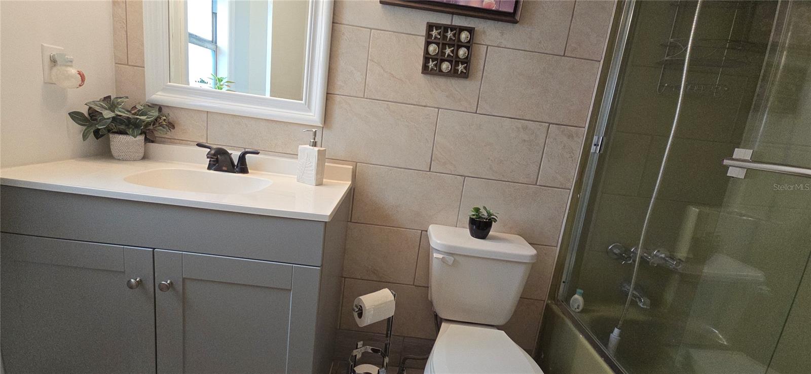 Image 18 of 36 For 1850 Hess Drive