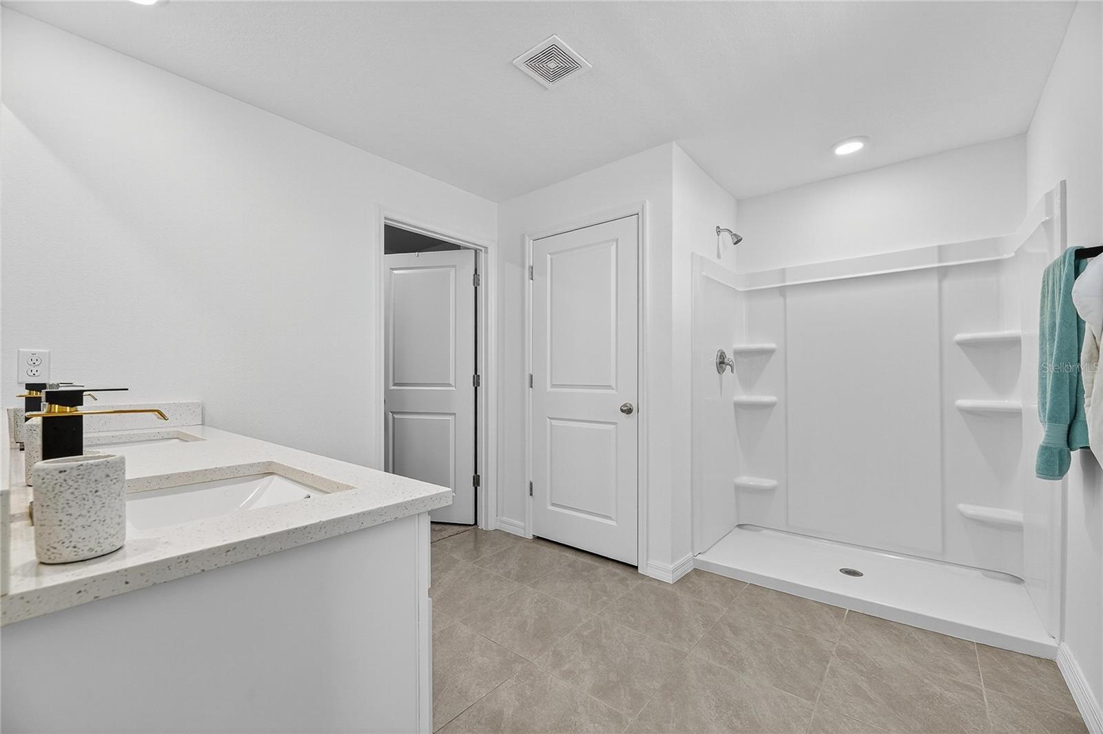 Image 28 of 41 For 3506 Forest Path Drive