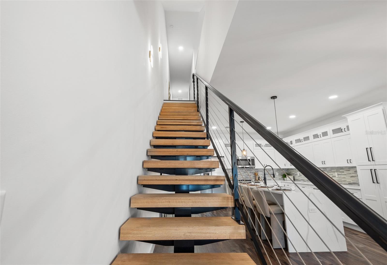 Listing photo id 13 for 6211 64th Way N