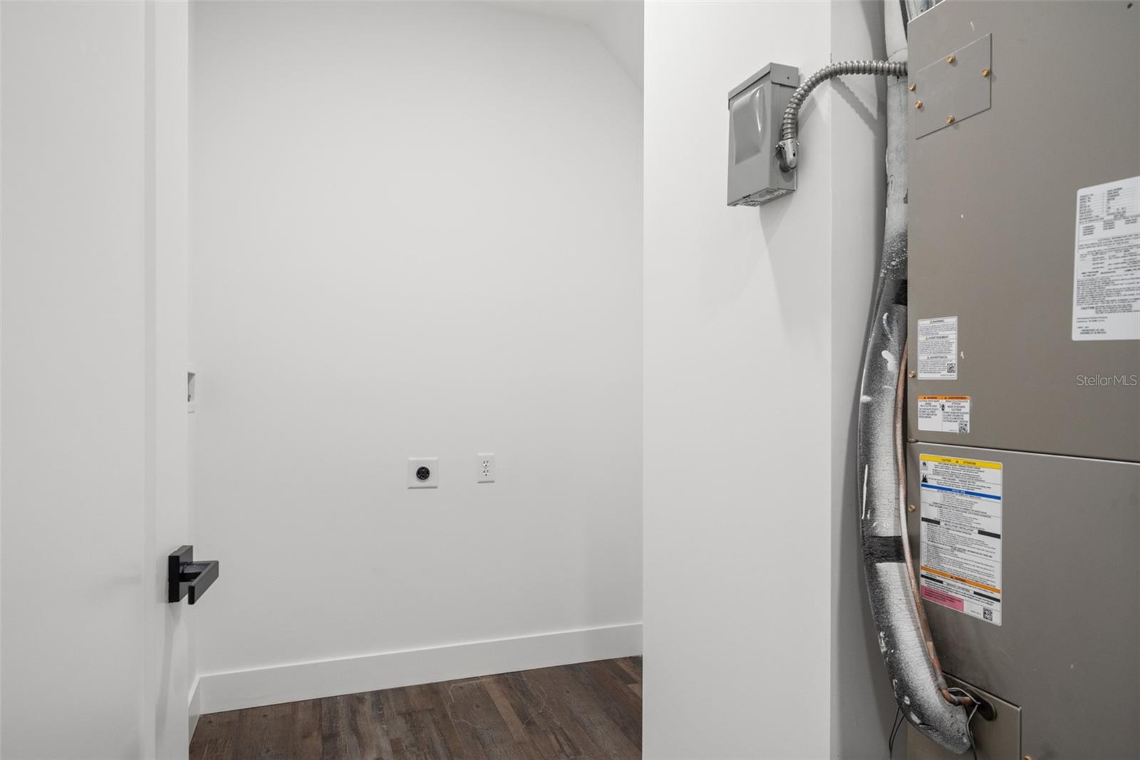 Listing photo id 26 for 6211 64th Way N