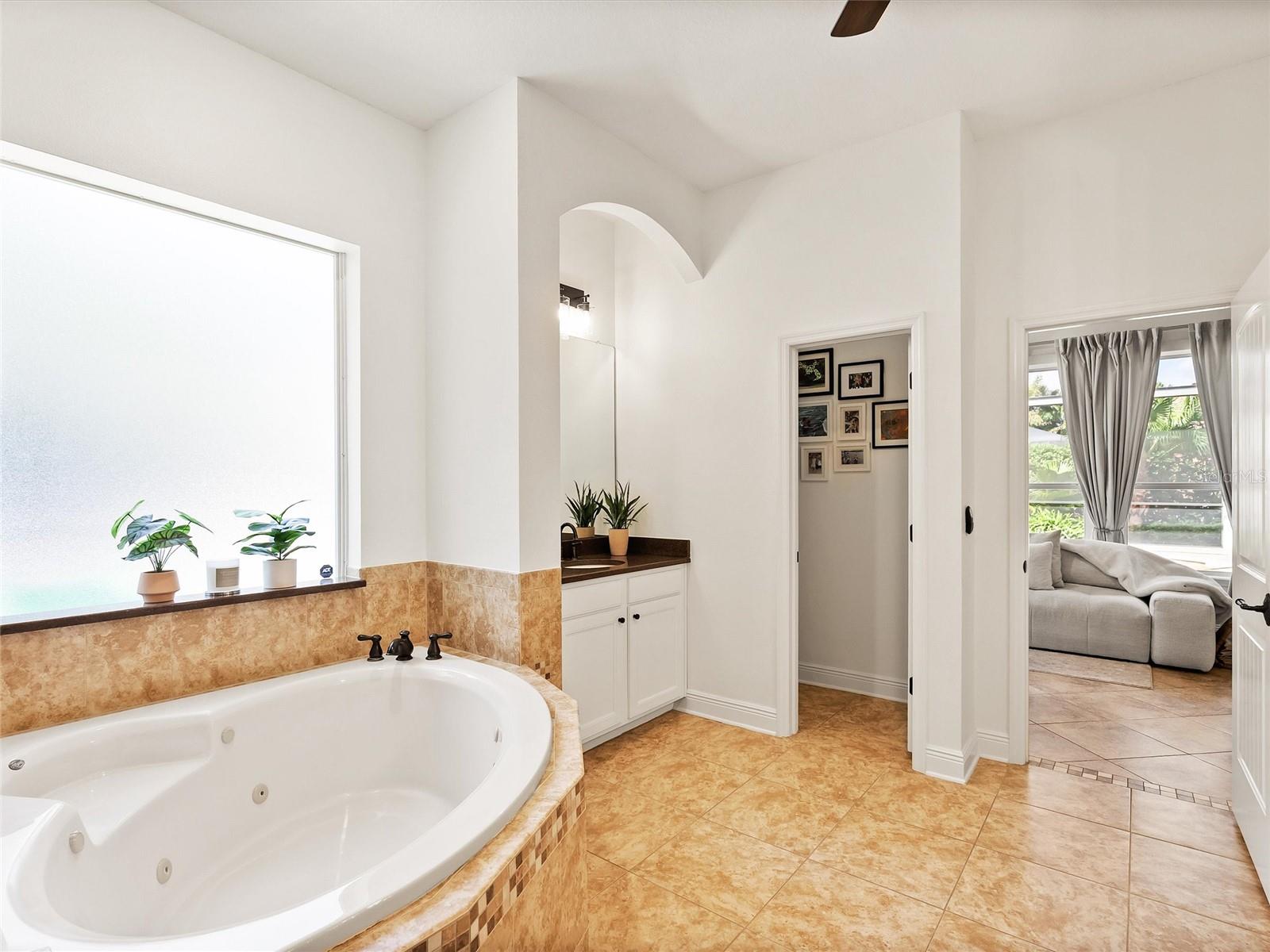 Image 46 of 87 For 17420 Varona Place