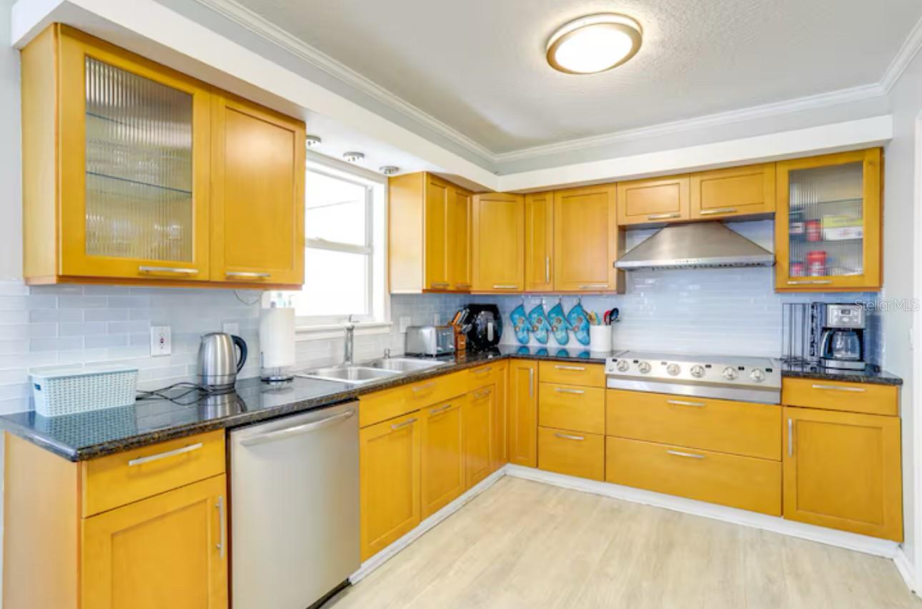 Image 6 of 23 For 11204 126th Avenue