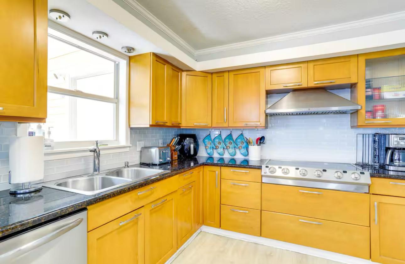 Image 8 of 23 For 11204 126th Avenue