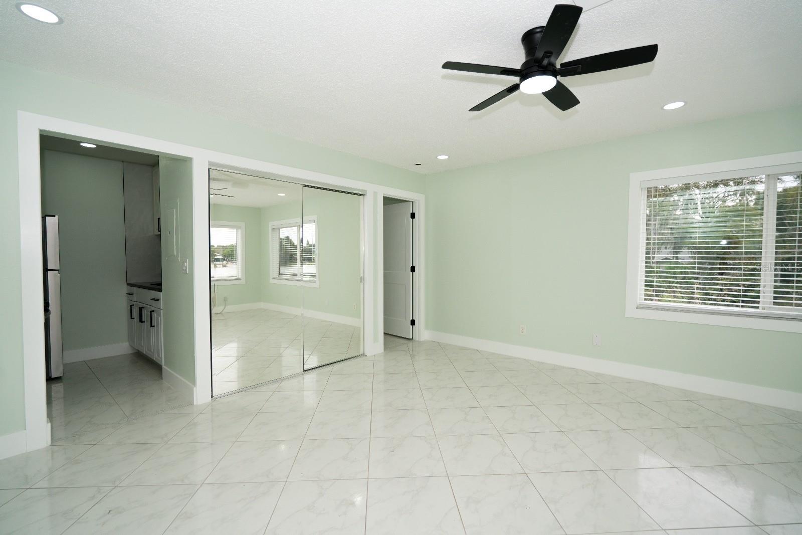 Image 11 of 23 For 4148 Dolphin Drive 3