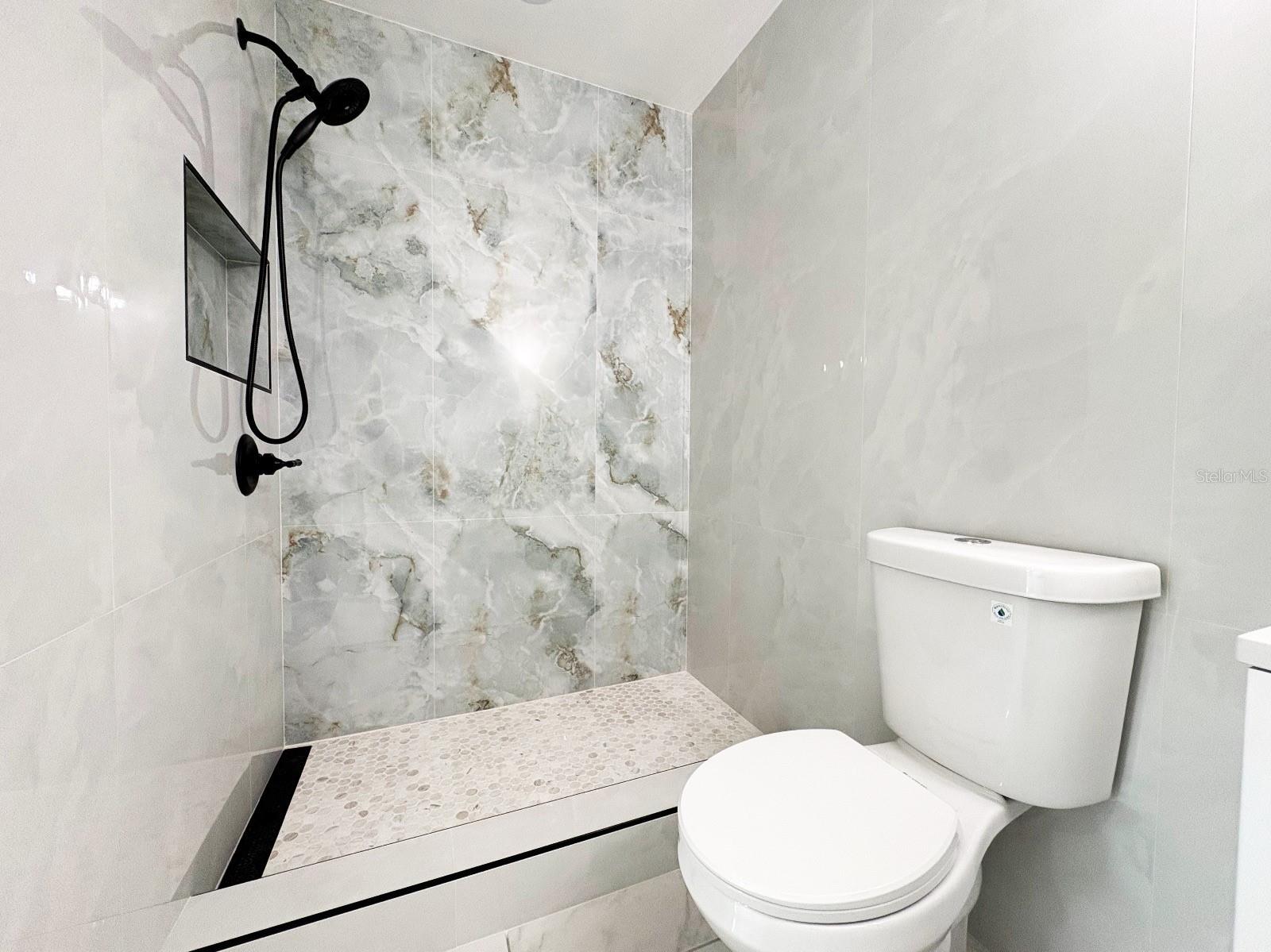 Image 14 of 23 For 4148 Dolphin Drive 3