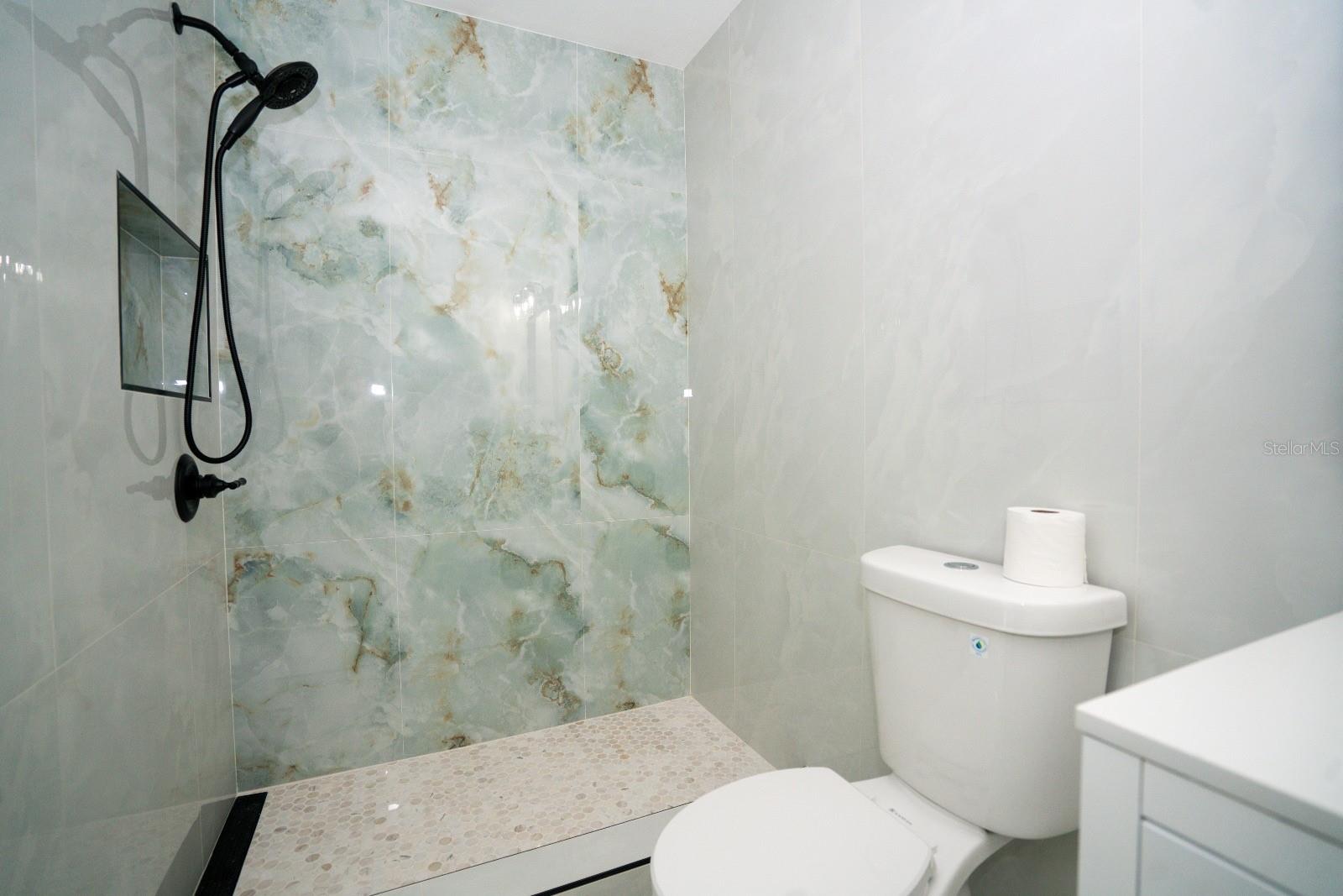 Image 18 of 23 For 4148 Dolphin Drive 3