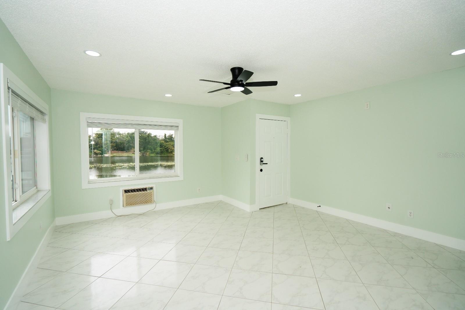 Image 4 of 23 For 4148 Dolphin Drive 3